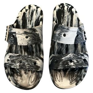 Crocs Classic Sandal Men 7 or Women 9 Marbled White/Black Comfort Cushion Slides